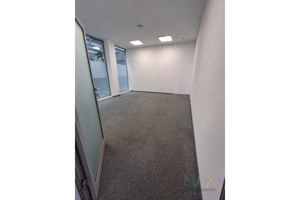 małopolskie, Krak&oacute;w, Płasz&oacute;w, Kamieńskiego, niewielki lokal w biurowcu klasy A , okol. Bonarki