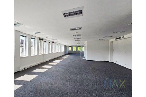 małopolskie, Krak&oacute;w, Płasz&oacute;w, Kamieńskiego, Przestronne biuro w nieruchomości komercyjnej