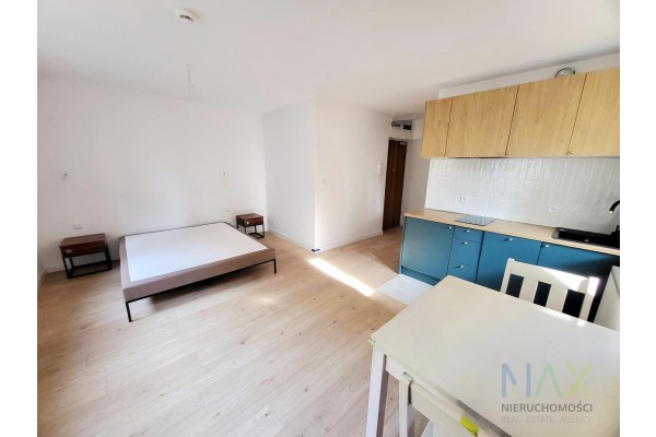 małopolskie, Krak&oacute;w, Stare  Miasto, Kalwaryjska, nowa  i cicha kawalerka  w oficynie Kalwaryjska