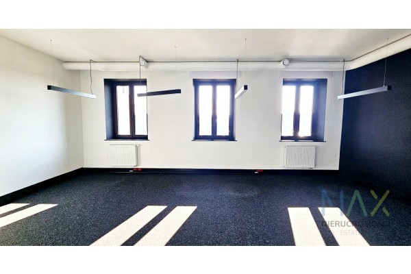 małopolskie, krakowski, Skawina, Strefa Gospodarcza, Atrakcyjne biuro w luksusowym biurowcu z parkingiem