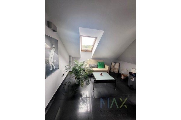 małopolskie, Krak&oacute;w, Wola Justowska, Prsetiżowa willa usługowa na Woli Justowskiej