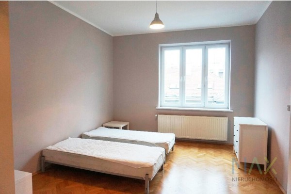 małopolskie, Krak&oacute;w, Łobz&oacute;w, J&oacute;zefit&oacute;w, przestronny pok&oacute;j z własną łazienką i wsp&oacute;lną kuchnią