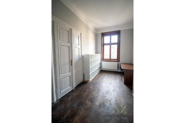 małopolskie, Krak&oacute;w, Stare Miasto, Grabowskiego, klimatyczny lokal w spokojnej kamienicy