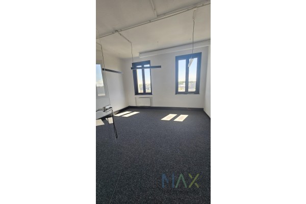 małopolskie, krakowski, Skawina, Strefa Gospodarcza, Atrakcyjne biuro w luksusowym biurowcu z parkingiem