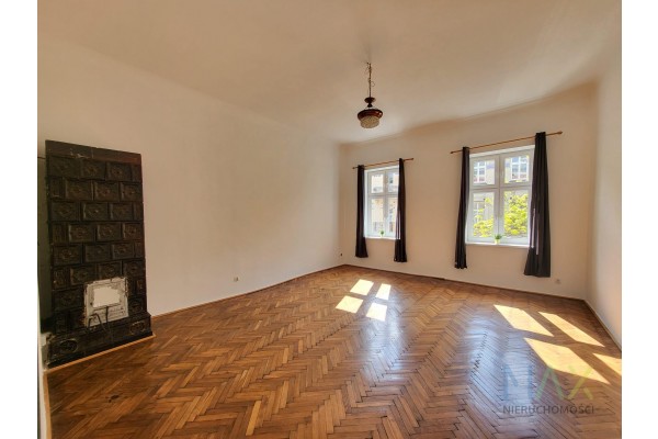 małopolskie, Krak&oacute;w, Kazimierz, Brzozowa, Duże mieszkanie jednopokojowe w zadbanej kamienicy przy ul. Brzozowej na Kazimierzu