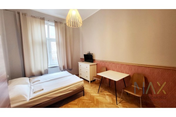 małopolskie, Krak&oacute;w, Stare  Miasto, Bonerowska, małe studio z namiastką kuchni ul. Bonerowska